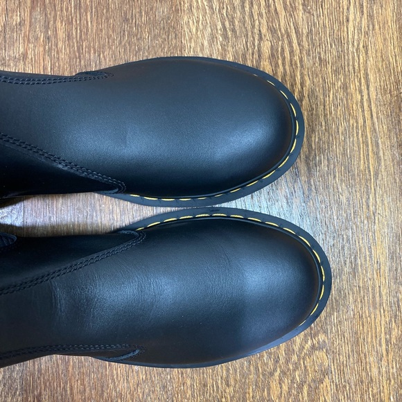 New Dr. Martens 2976 Black Chelsea Boots with Yellow Stitching Women’s Size 9 - Picture 6 of 12